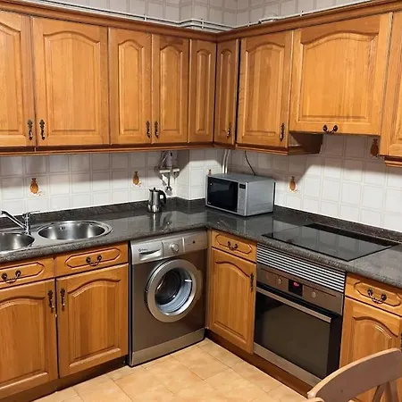 Duplex 122m2, 4 Dormitorios, 2 Banos Completos, Wifi 1gb مونداكا