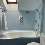 Duplex 122m2, 4 Dormitorios, 2 Banos Completos, Wifi 1gb شقة