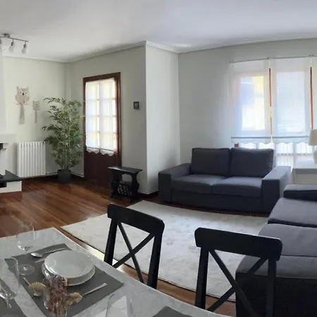 Duplex 122m2, 4 Dormitorios, 2 Banos Completos, Wifi 1gb アパート